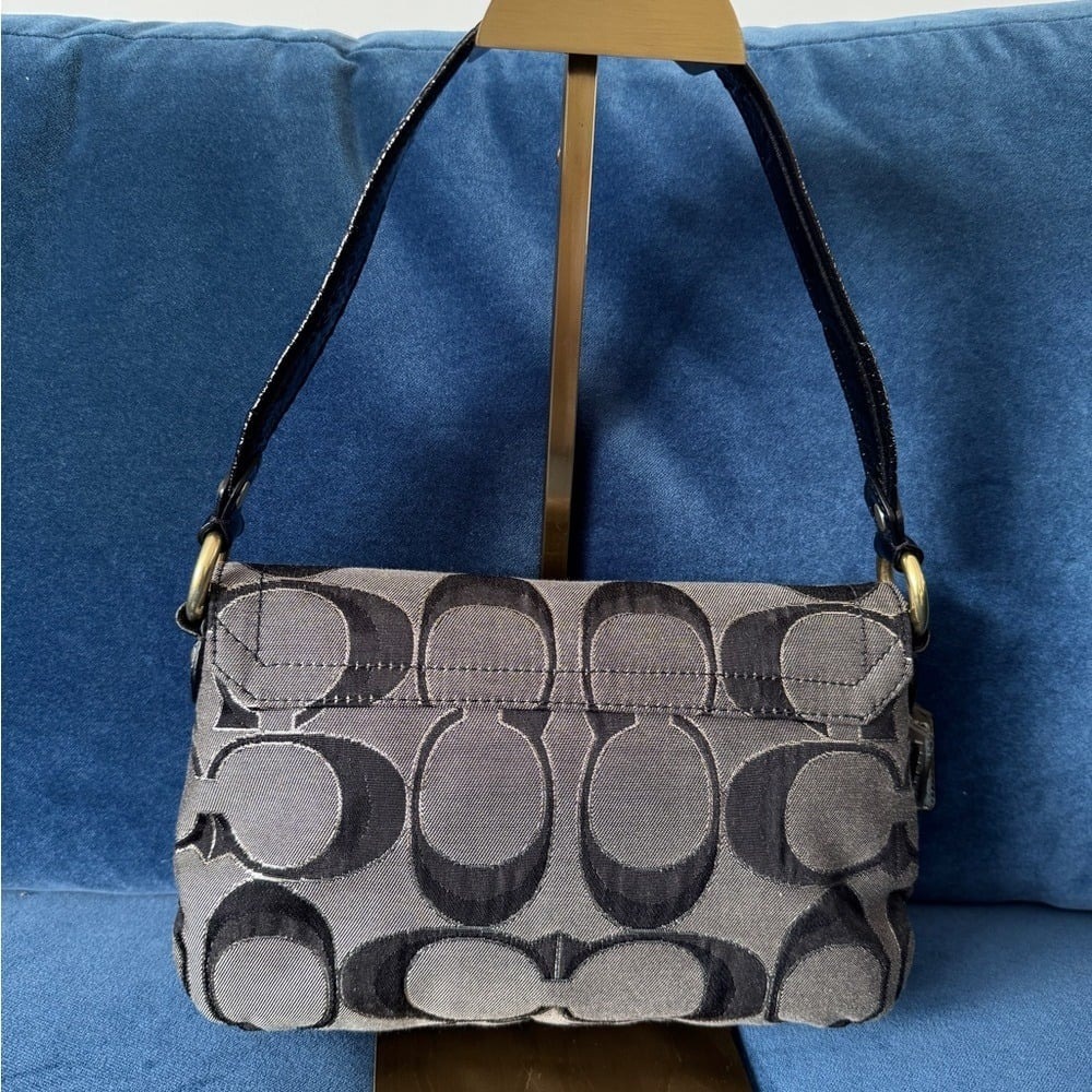 Coach
Coach Black/Grey Signature Canvas and
Patent‎ Leather Shoulder Bag - Picture 11 of 12